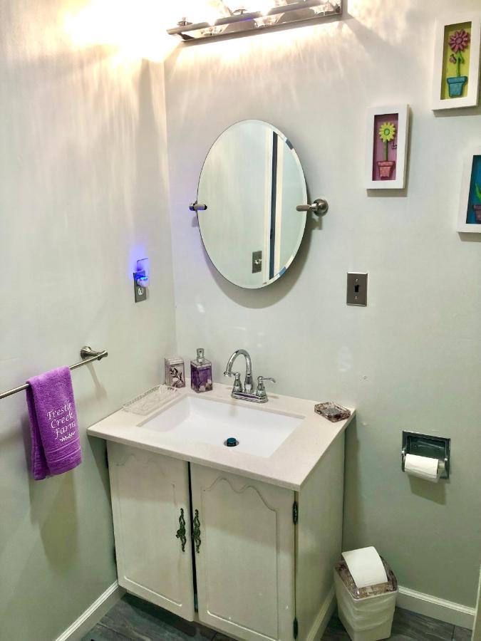 Trestle Creek Farm- Farmhouse Suite Bloomington Ngoại thất bức ảnh